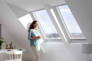 VELUX-Lichtlösung Raum Schwingfenster Klapp-Schwing-Fenster