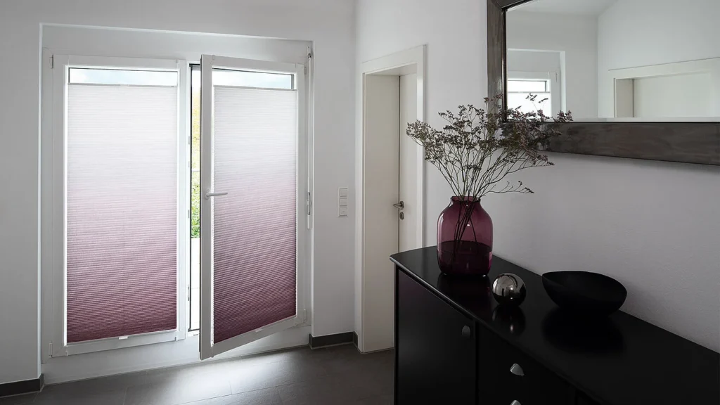 Wabenplissees als Verdunkelung, Wabenplissees ohne bohren, Wabenplissees nach Maß, Sonnenschutz, Sichtschutz Hitzeschutz. Wabenplissees für Fenster und Dachfenster Berlin