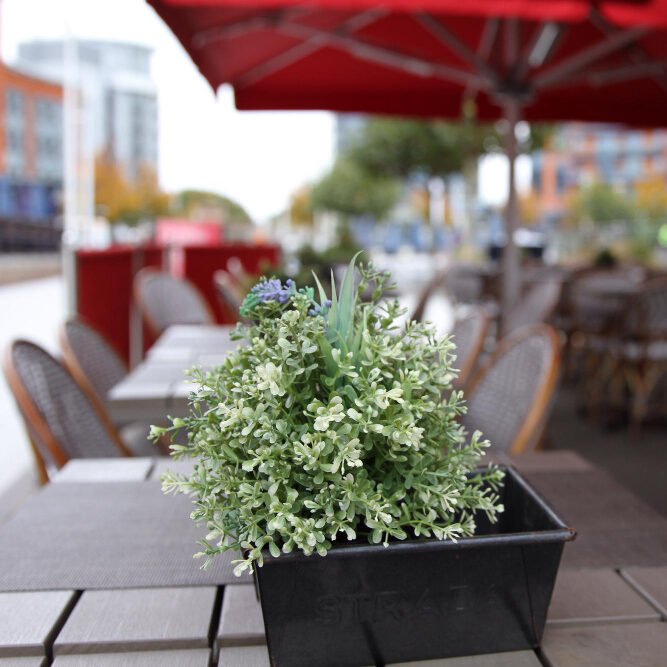 Sonnenschutz Sichtschutz Seitenmarkise Skuggi Gastronomie Bar Restaurant Berlin