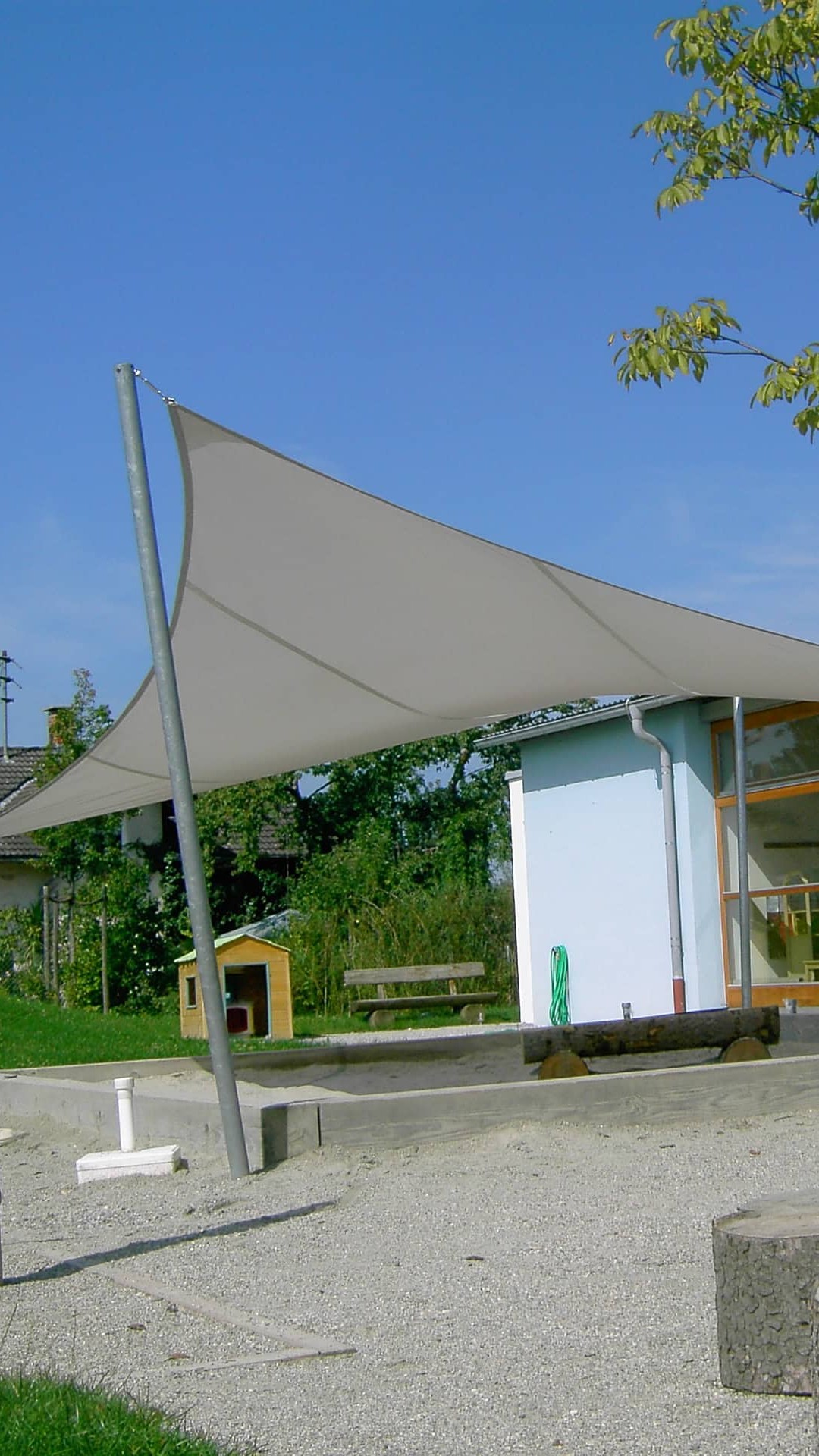 Sonnensegel auf Maß aufrollbar mit Seilspanntechnik Flexible Überdachung Schutzdach wasserdicht winterfest Sonnenschutz Hitzeschutz und Regenschutz für Restaurant, Gastronomie Berlin Sonnensegel auf Maß aufrollbar mit Seilspanntechnik Flexible Überdachung Schutzdach wasserdicht winterfest Sonnenschutz Hitzeschutz und Regenschutz für Restaurant, Gastronomie Berlin
